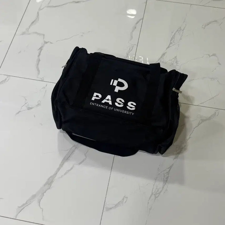 [BUNJANG] PASS Logo Duffel Bag / 더플백 가방