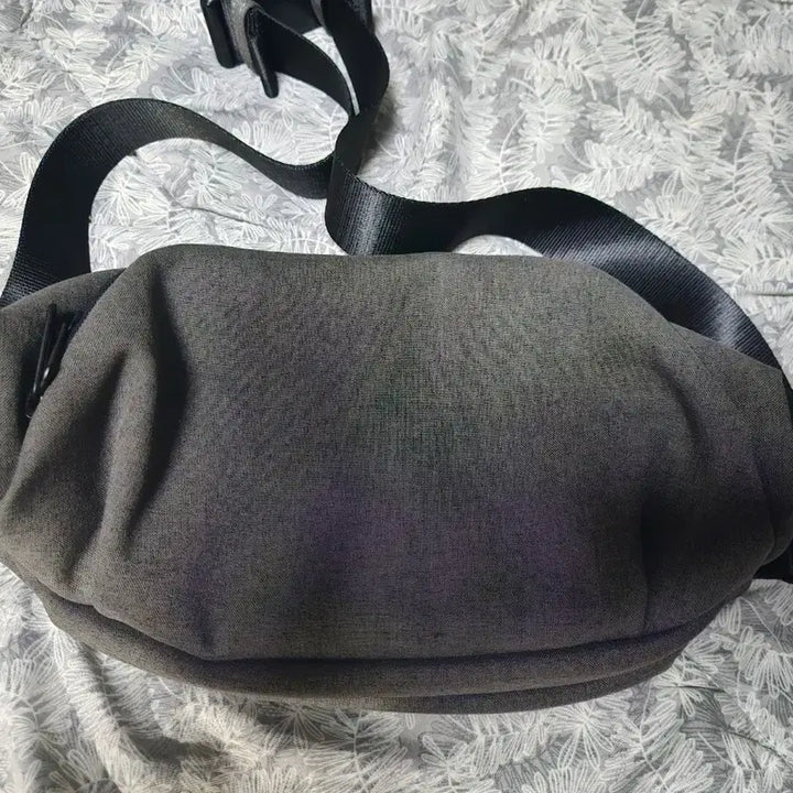 [BUNJANG] Un coeur TORO Body Bag / Un coeur 앵 쿨 TORO(||)바디백