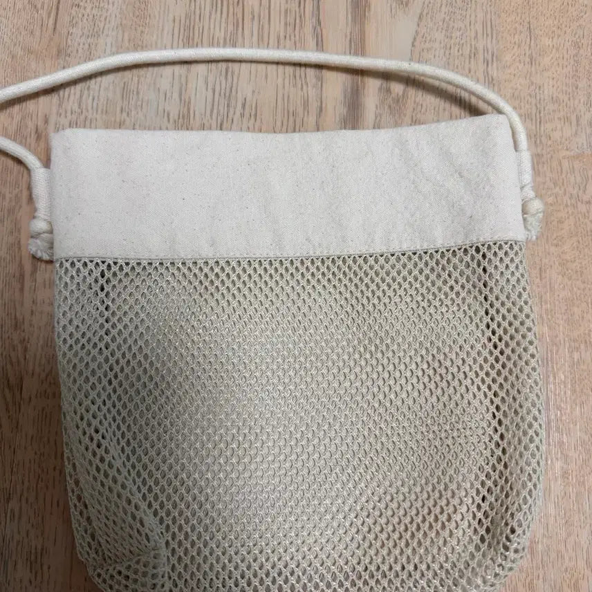 [BUNJANG] pyobyobyo Mesh Crossbody Bag / pyobyobyo 표뵤뵤 메쉬 크로스백