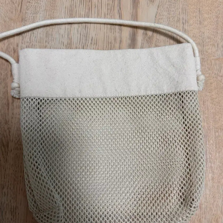 [BUNJANG] pyobyobyo Mesh Crossbody Bag / pyobyobyo 표뵤뵤 메쉬 크로스백