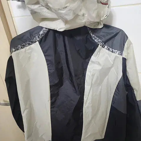 [BUNJANG] Echobox Windbreaker 105XL / 에코로바 바람막이105XL