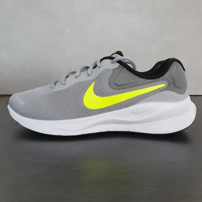 [BUNJANG] Nike Revolution 7 (290) Sneakers / 나이키 레볼루션 7 (290)