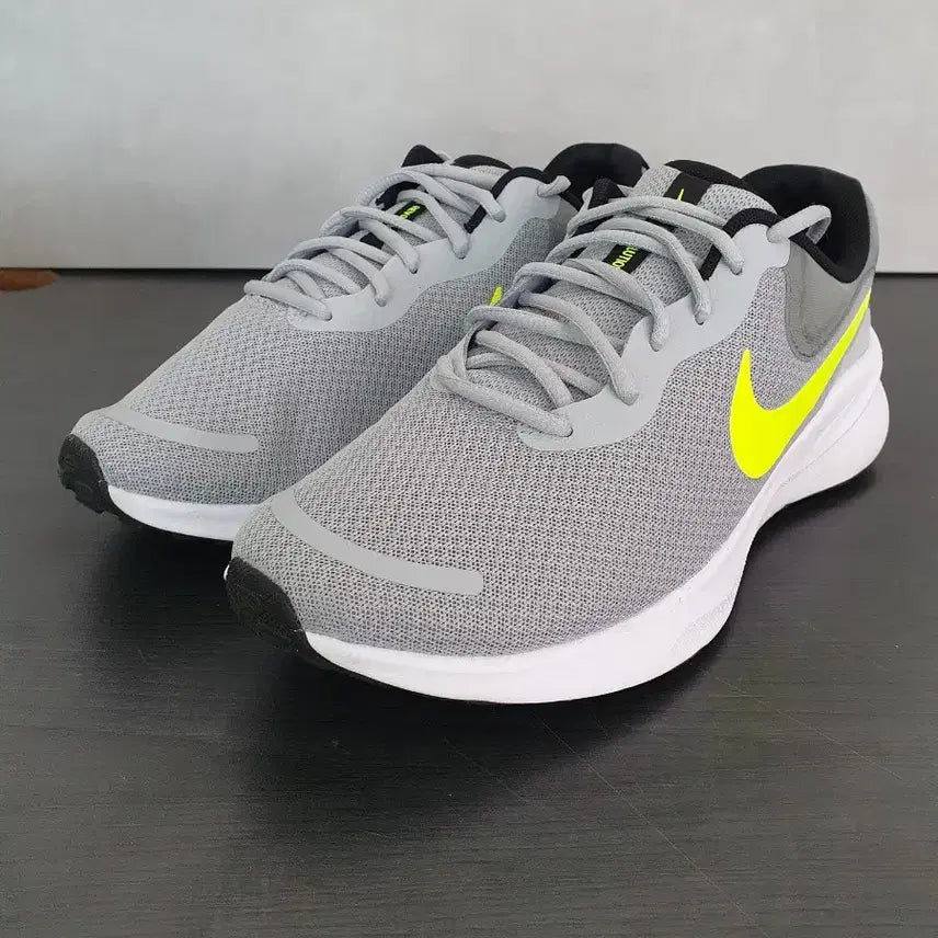 [BUNJANG] Nike Revolution 7 (290) Sneakers / 나이키 레볼루션 7 (290)