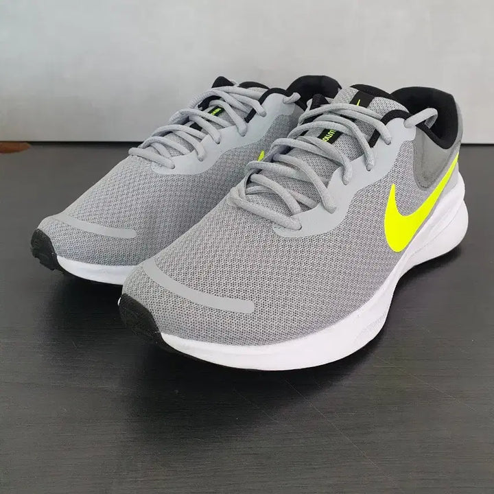 [BUNJANG] Nike Revolution 7 (290) Sneakers / 나이키 레볼루션 7 (290)
