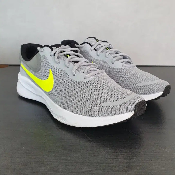 [BUNJANG] Nike Revolution 7 (290) Sneakers / 나이키 레볼루션 7 (290)