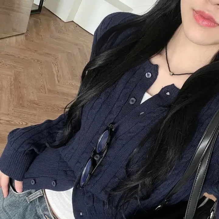 [BUNJANG] Avery Twisted Long Sleeve Round Cardigan Navy / 에이블리 꽈배기 긴팔 라운드 가디건 네이비 교신가능