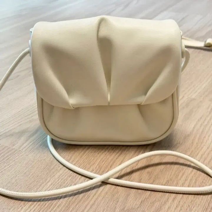 [BUNJANG] Ivory Shirred Mini Crossbody Bag / 아이보리 셔링 미니 크로스백