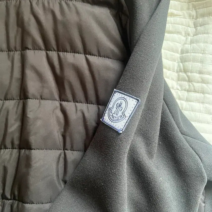 [BUNJANG] Moncler Hooded Sweatshirt / 몽클레어 후드티 판매합니다