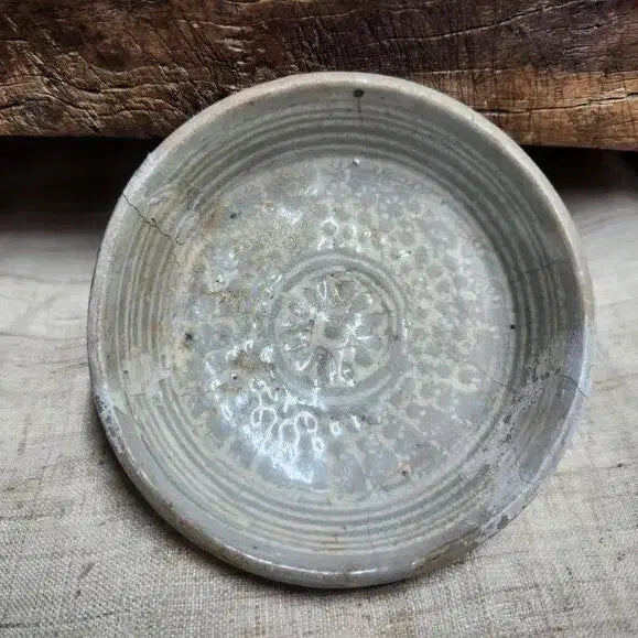 [BUNJANG] Authentic Celadon Porcelain Tea Bowl with Chrysanthemum Pattern / 진품// 국화문 분청자잔