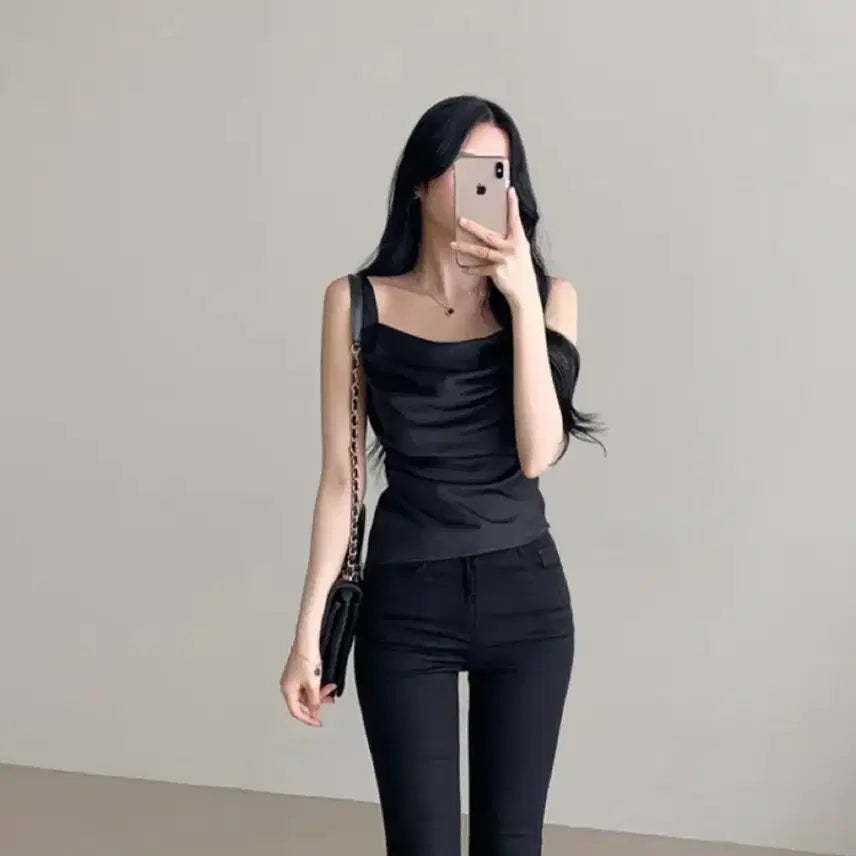 [SOLD OUT] 실크 새틴 나시 슬림핏 블라우스