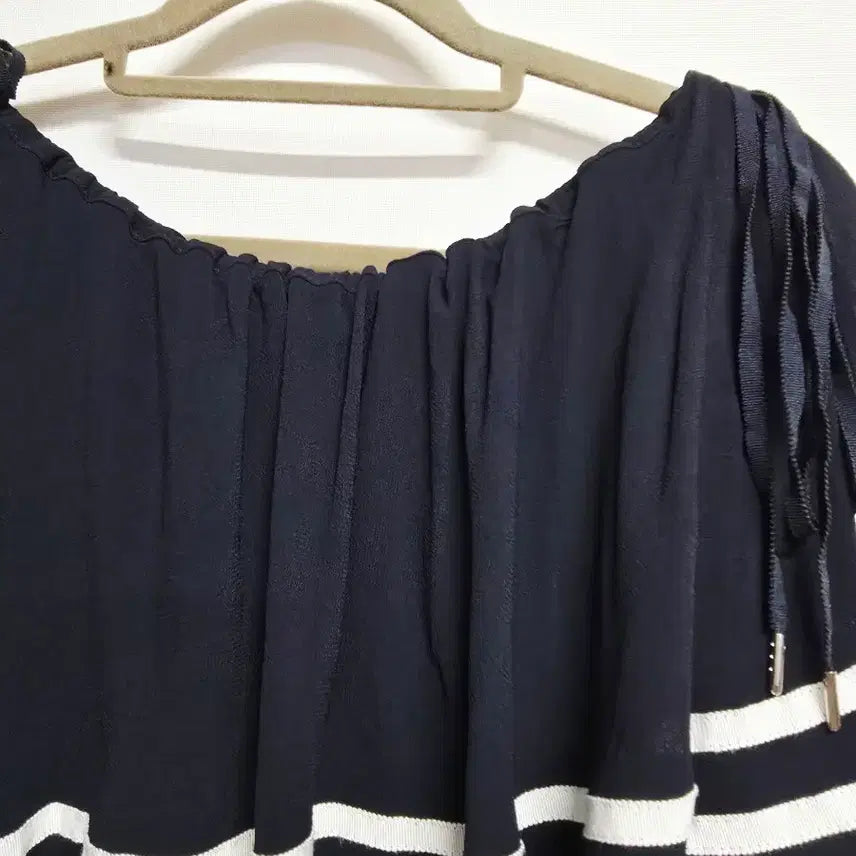[BUNJANG] Lucky Chouette Off-Shoulder Striped Blouse / 럭키슈에뜨 오프숄더 블라우스 스트라이프