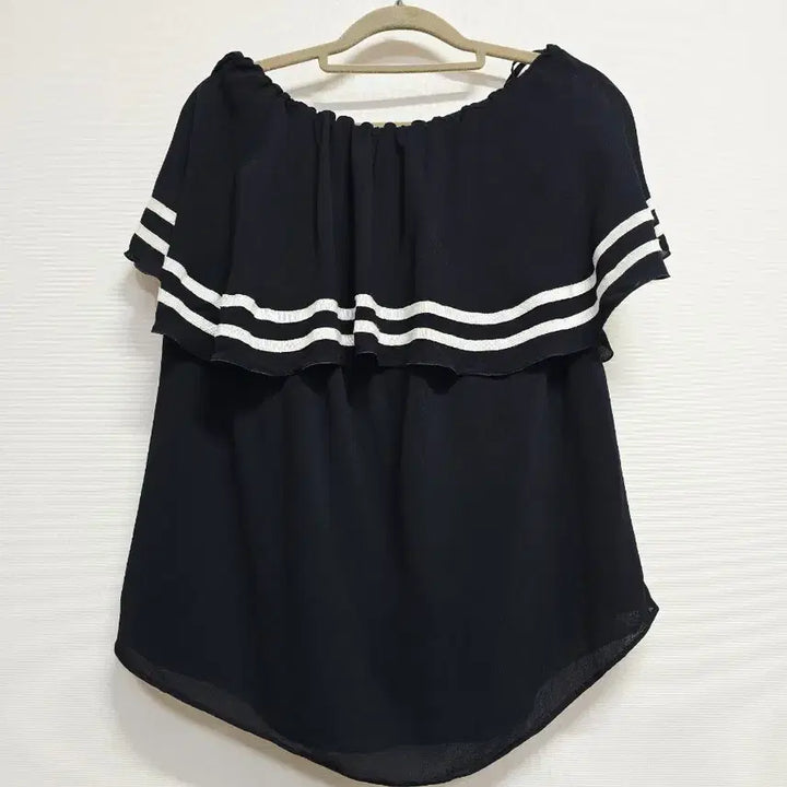 [BUNJANG] Lucky Chouette Off-Shoulder Striped Blouse / 럭키슈에뜨 오프숄더 블라우스 스트라이프