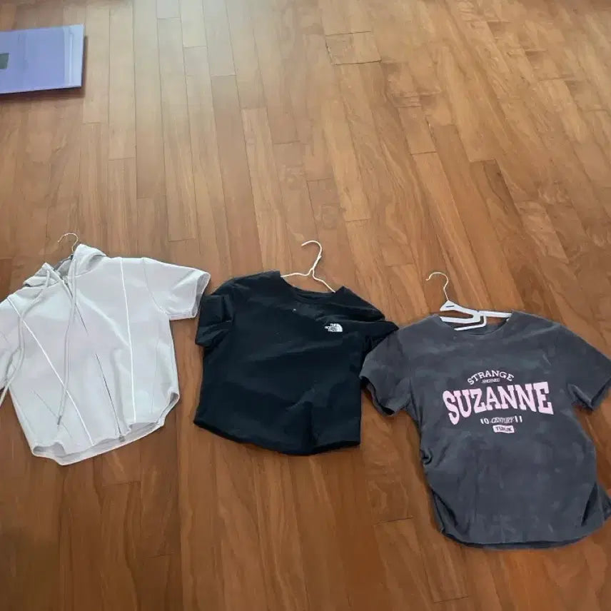 [BUNJANG] The North Face T-shirts (3) / 노스페이스 반팔티 블랙 외 티셔츠 3장