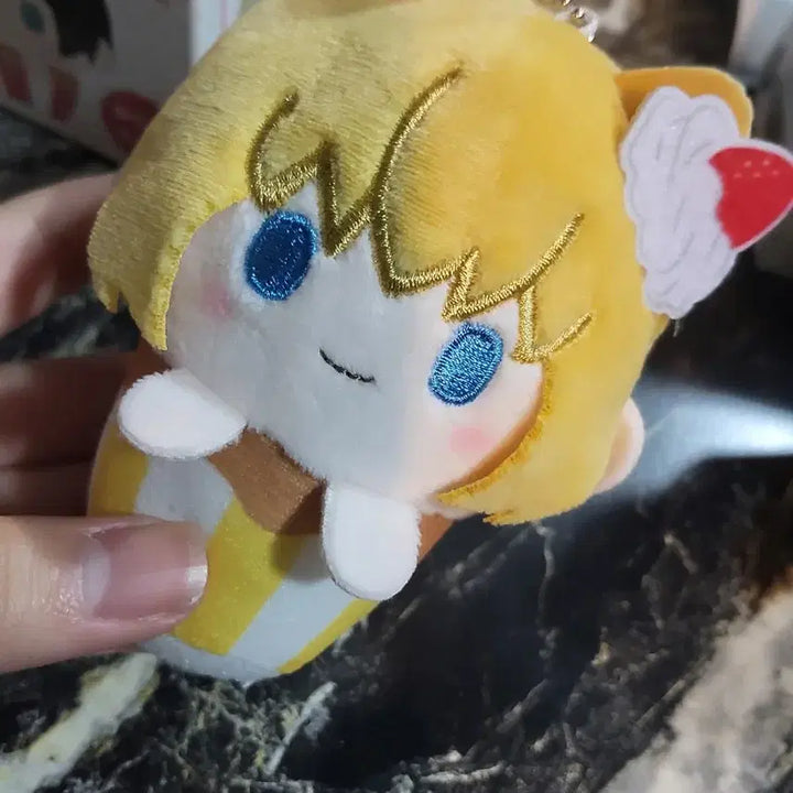 [BUNJANG] Tappytoon Armin Cupcake / 진격의 거인 컵케이크 타피누이 아르민 팔아용~