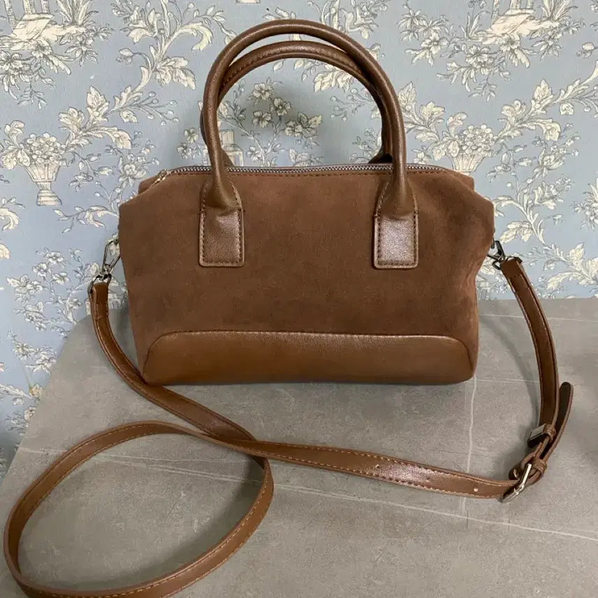 [BUNJANG] Suede Crossbody Bag / 스웨이드재질 크로스백