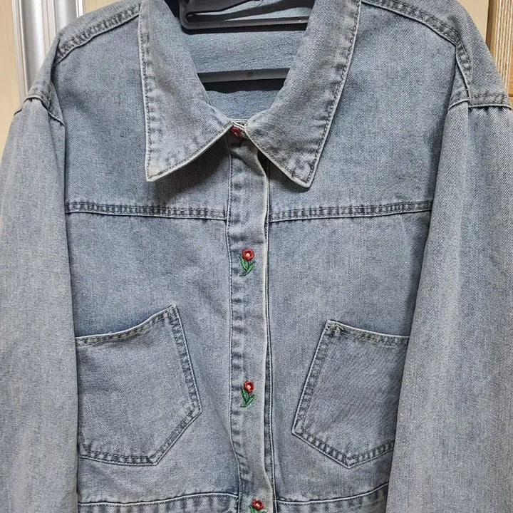[BUNJANG] Floral Embroidered Denim Jacket / 플라워 자수 데님 청자켓:상태는최상입니다