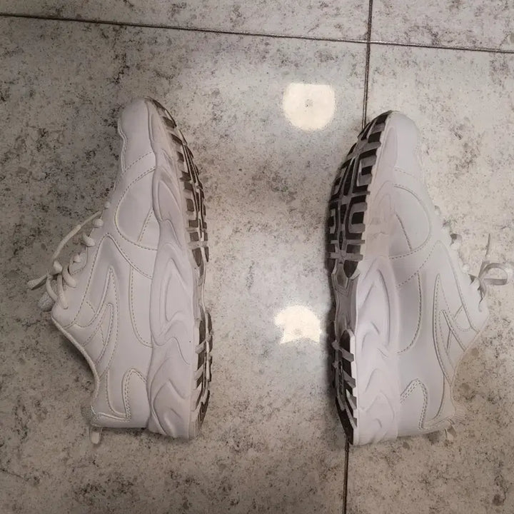 [BUNJANG] Fila White Sneakers 260mm / 휠라 흰색 운동화260