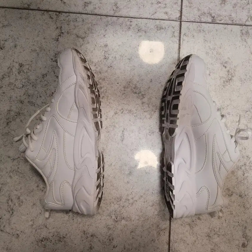 [BUNJANG] Fila White Sneakers 260mm / 휠라 흰색 운동화260