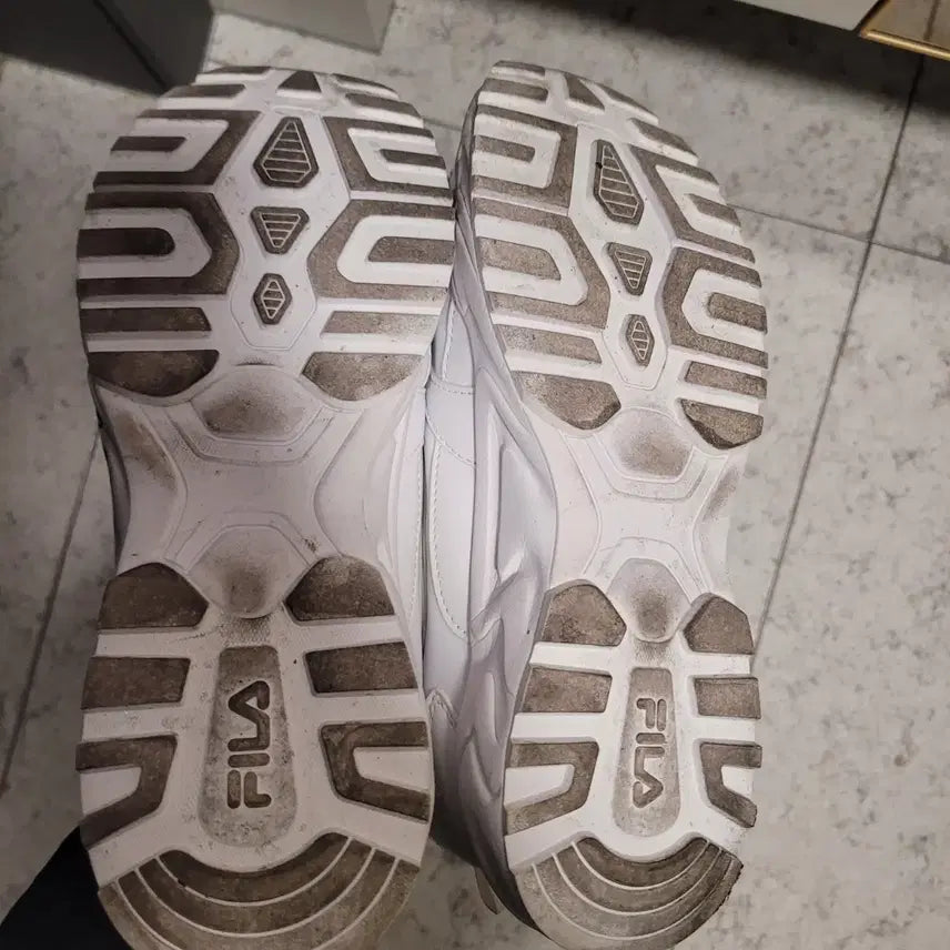 [BUNJANG] Fila White Sneakers 260mm / 휠라 흰색 운동화260