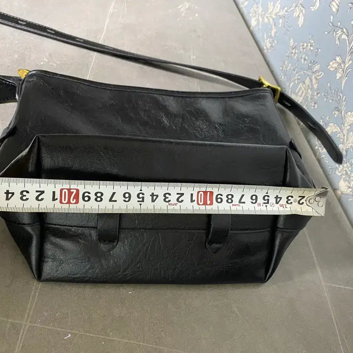 [BUNJANG] Black Lightweight Crossbody/Shoulder Bag / 경량 부드러운 크로스백 겸 숄더백 블랙