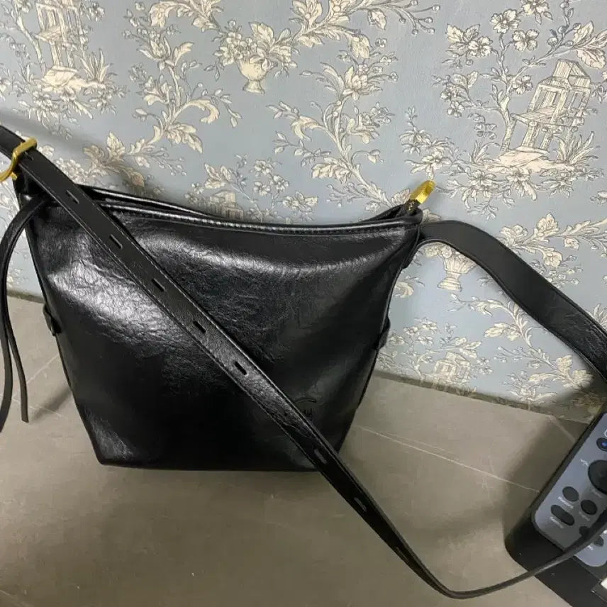 [BUNJANG] Black Lightweight Crossbody/Shoulder Bag / 경량 부드러운 크로스백 겸 숄더백 블랙