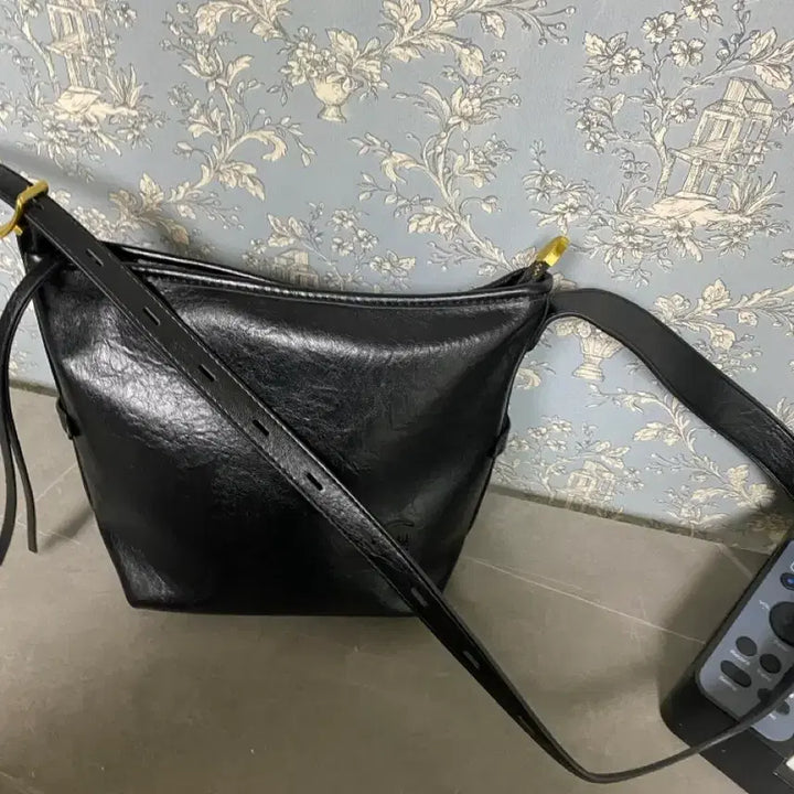 [BUNJANG] Black Lightweight Crossbody/Shoulder Bag / 경량 부드러운 크로스백 겸 숄더백 블랙