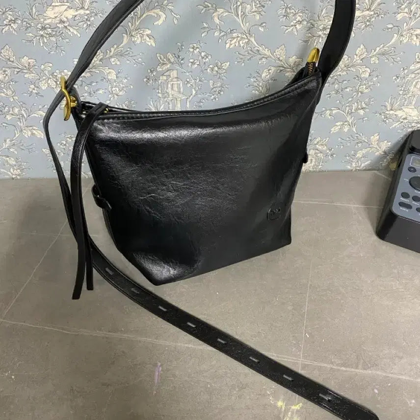 [BUNJANG] Black Lightweight Crossbody/Shoulder Bag / 경량 부드러운 크로스백 겸 숄더백 블랙