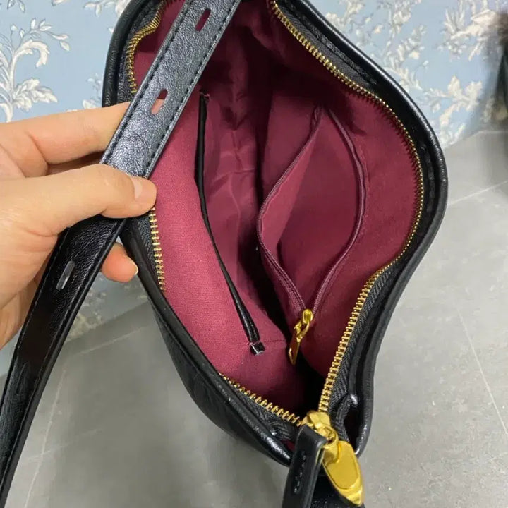 [BUNJANG] Black Lightweight Crossbody/Shoulder Bag / 경량 부드러운 크로스백 겸 숄더백 블랙