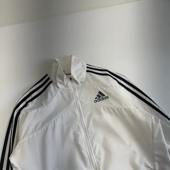 [SOLD OUT] Adidas 아디다스 삼각로고 화이트 바람막이