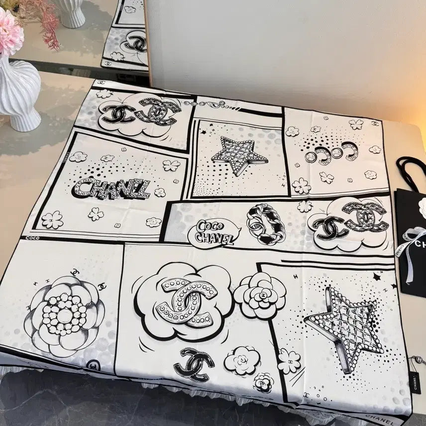 [BUNJANG] Chanel Black and White Print Silk Scarf / 샤넬 블랙 앤 화이트 프린트 스카프