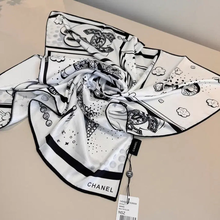 [BUNJANG] Chanel Black and White Print Silk Scarf / 샤넬 블랙 앤 화이트 프린트 스카프