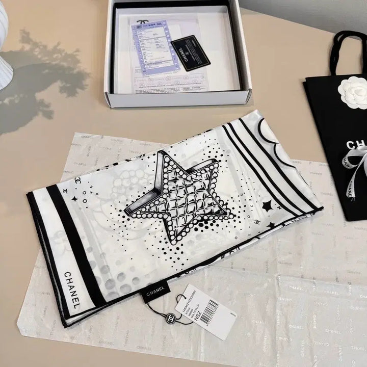 [BUNJANG] Chanel Black and White Print Silk Scarf / 샤넬 블랙 앤 화이트 프린트 스카프