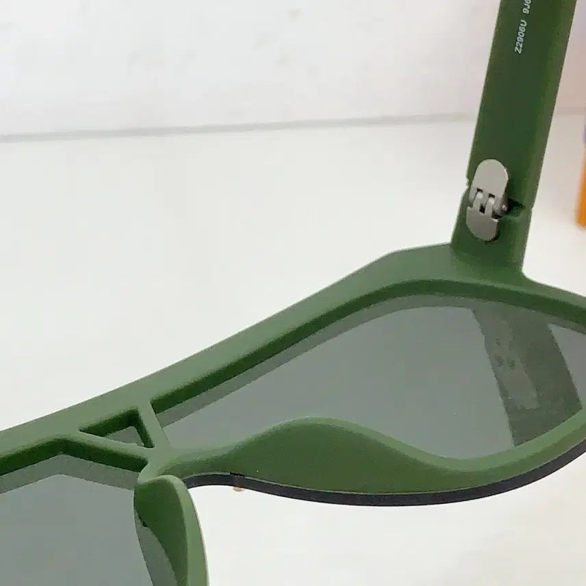 [BUNJANG] Louis Vuitton Sunglasses Green / 루이비통 선글라스 그린색상