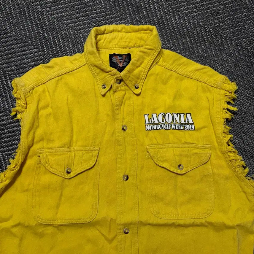 [SOLD OUT] Laconia 컷오프 2019 기념 빈티지 데님 베스트(L)