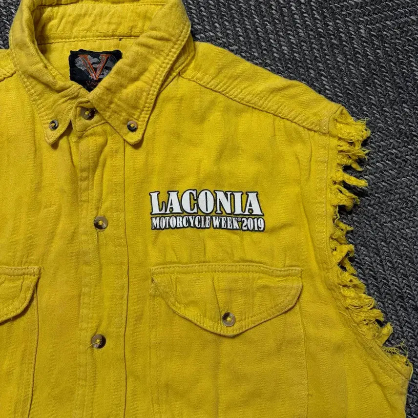 [SOLD OUT] Laconia 컷오프 2019 기념 빈티지 데님 베스트(L)