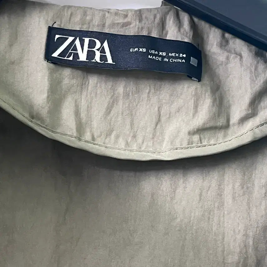 [BUNJANG] ZARA Contrast Strap Hooded Jumper Khaki XS / ZARA 콘트라스트 스트랩 후드 점퍼 카키 XS