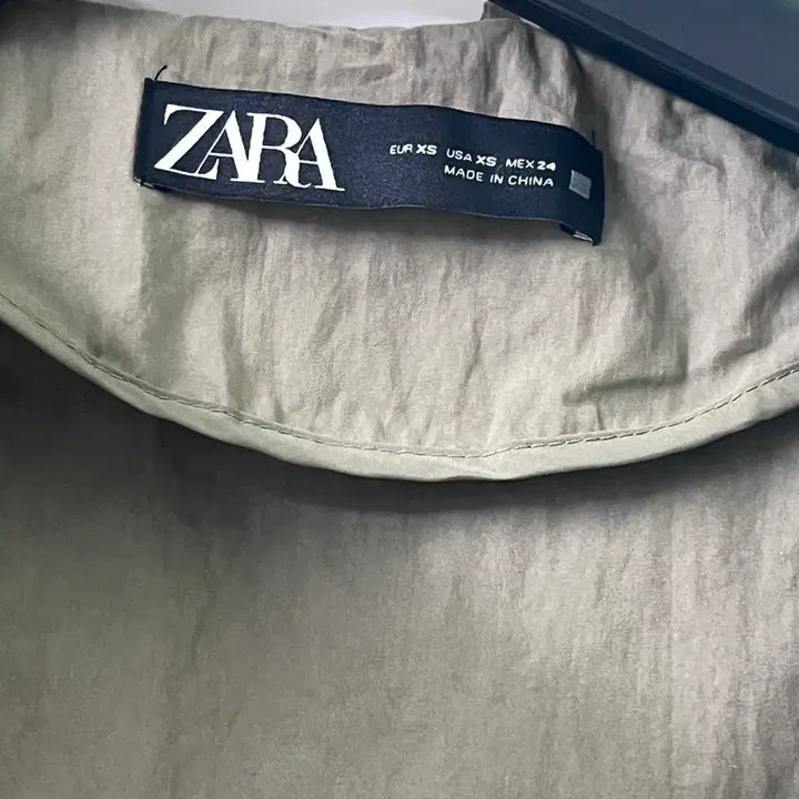 [BUNJANG] ZARA Contrast Strap Hooded Jumper Khaki XS / ZARA 콘트라스트 스트랩 후드 점퍼 카키 XS