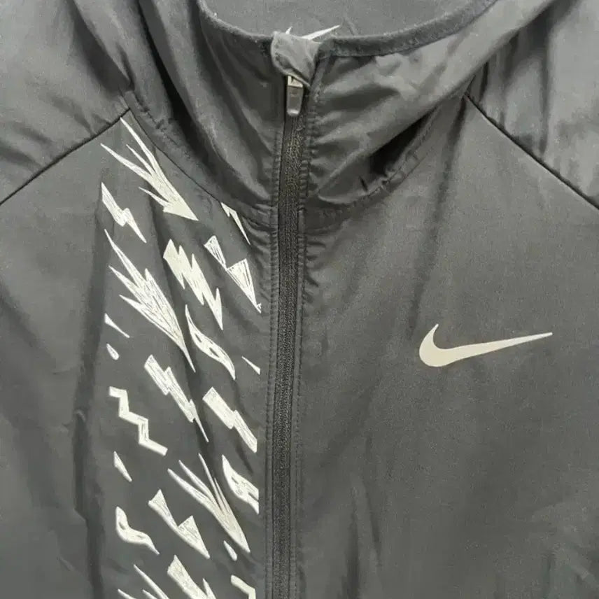 [BUNJANG] Nike Essential Lightning Windbreaker (XL) / XL 나이키 에센셜 번개 바람막이