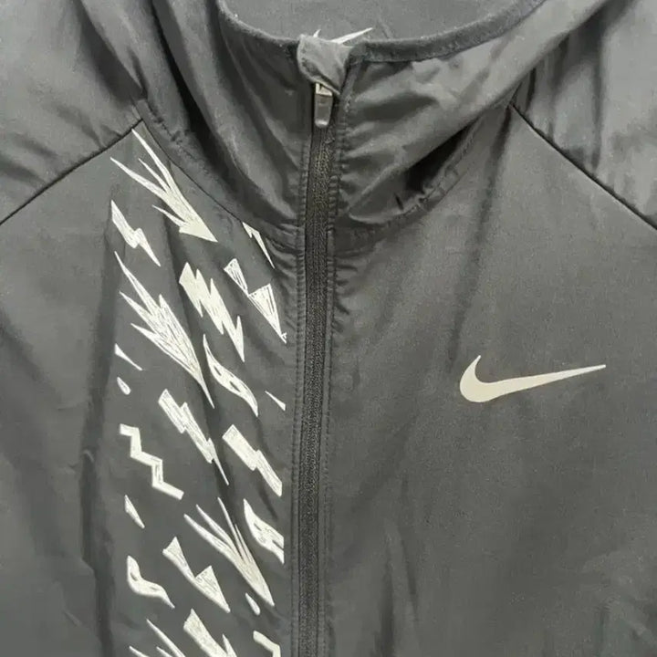 [BUNJANG] Nike Essential Lightning Windbreaker (XL) / XL 나이키 에센셜 번개 바람막이
