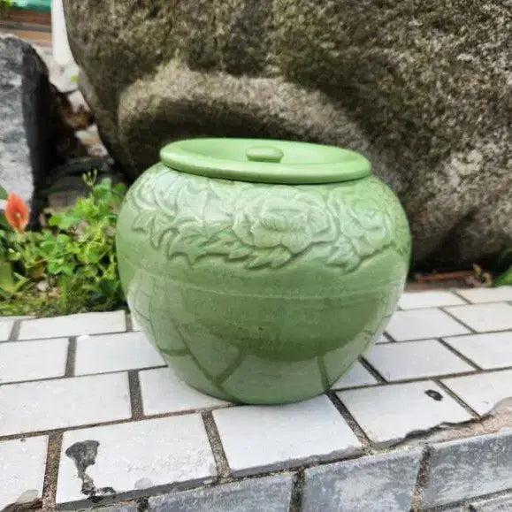 [BUNJANG] Joseon Dynasty Celadon Porcelain Chamber Pot with Peony Engraving / 근대사 요강 녹색 양각목단문요강
