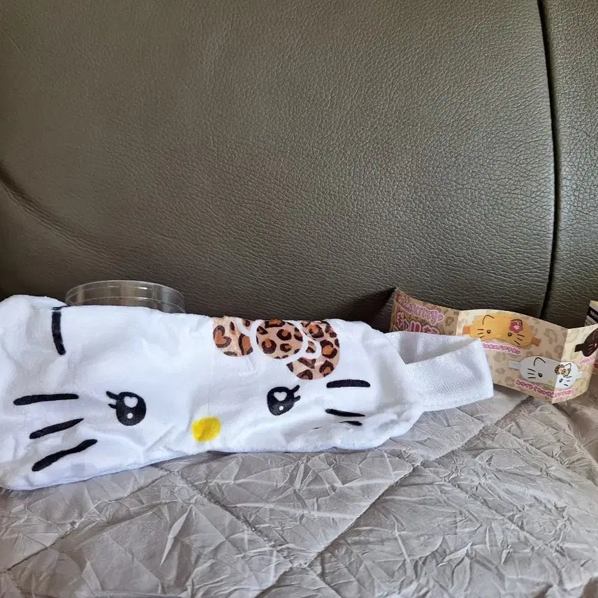 [BUNJANG] Hello Kitty Leopard Ribbon Sleep Mask / 헬로키티 수면안대 레오파드 리본 가챠