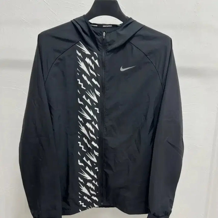[SOLD OUT] L 나이키 에센셜 번개 바람막이