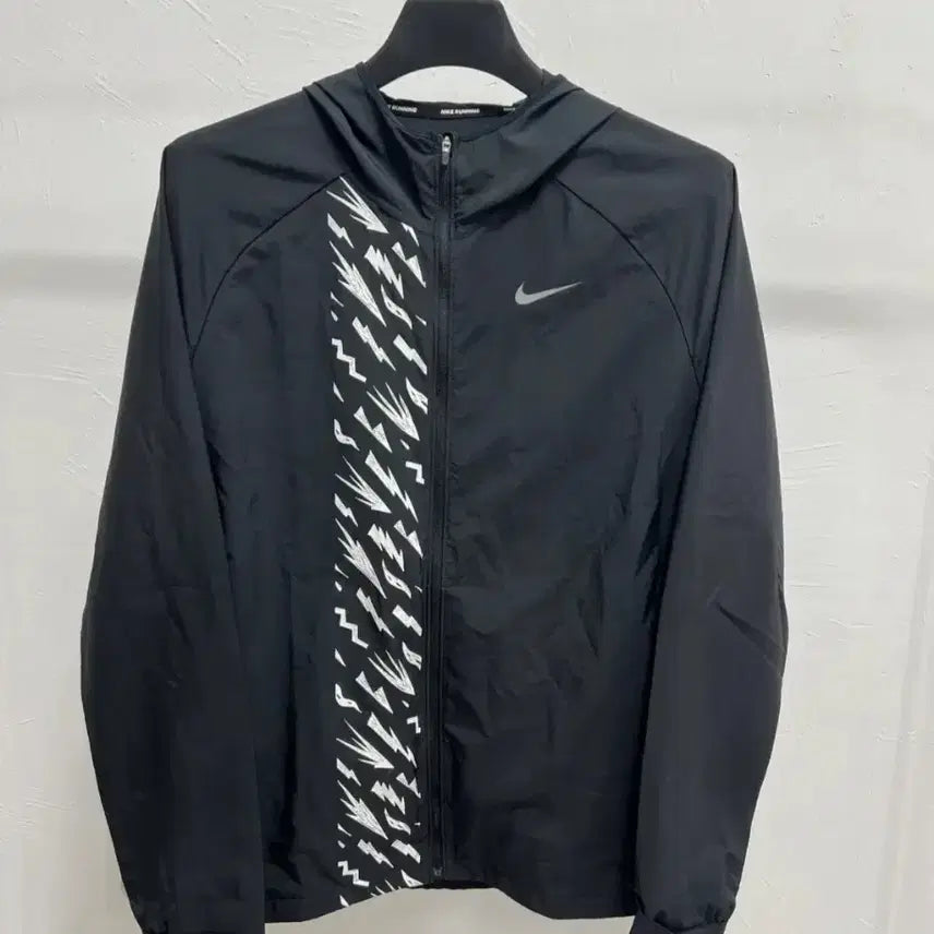 [SOLD OUT] L 나이키 에센셜 번개 바람막이