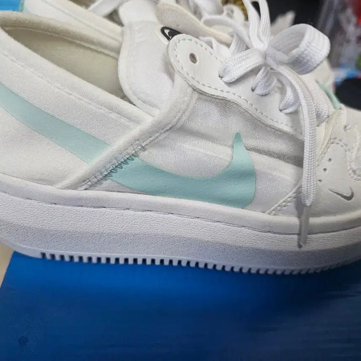 [SOLD OUT] 나이키 흰색 스니커즈 운동화