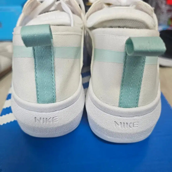 [SOLD OUT] 나이키 흰색 스니커즈 운동화