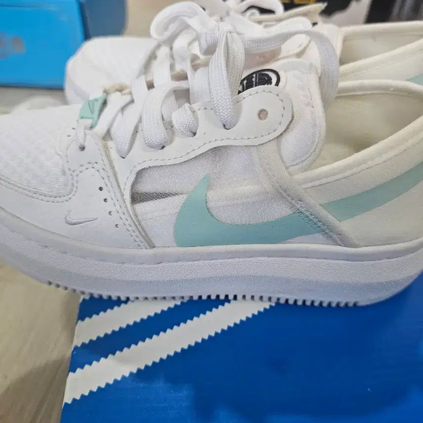 [SOLD OUT] 나이키 흰색 스니커즈 운동화