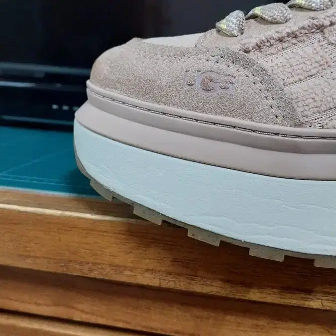 [BUNJANG] UGG Marine Lace Sneakers - 240 / UGG 마린.레이스. 스니커즈 .240