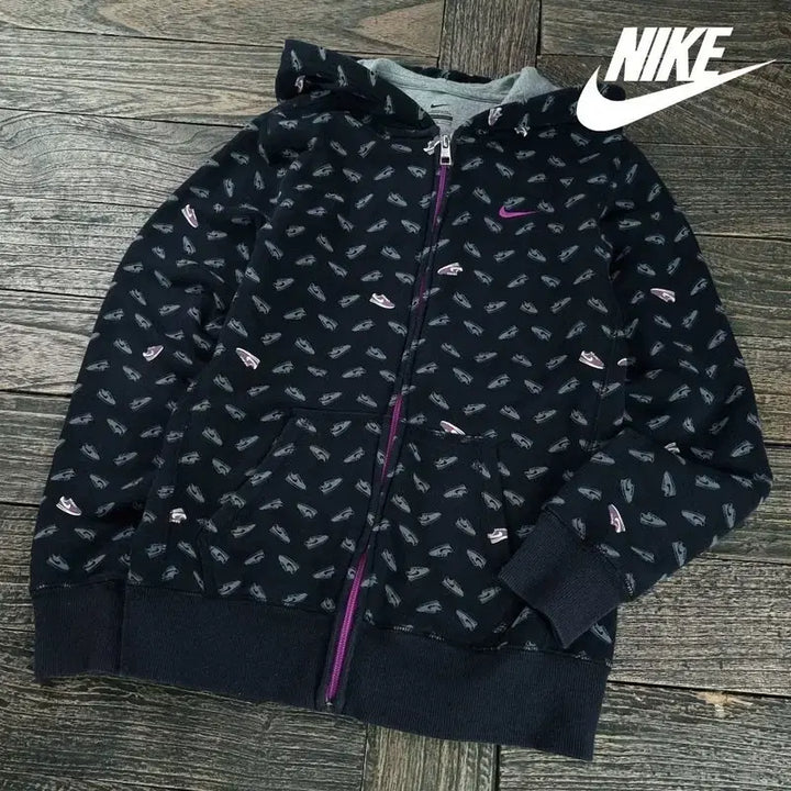 [SOLD OUT] 나이키 스우시 자수 멀티 패턴 후드 집업 블랙 M19508