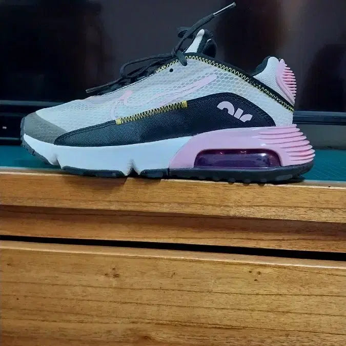 [BUNJANG] Nike Air Max 2090 Pink Sneakers (230) / 나이키 정품.에어맥스 2090 핑크  운동화.230
