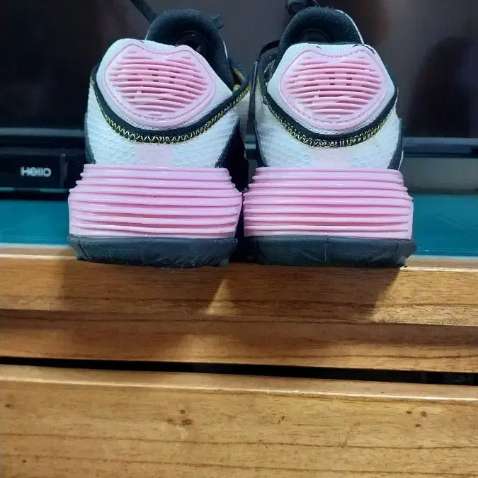 [BUNJANG] Nike Air Max 2090 Pink Sneakers (230) / 나이키 정품.에어맥스 2090 핑크  운동화.230